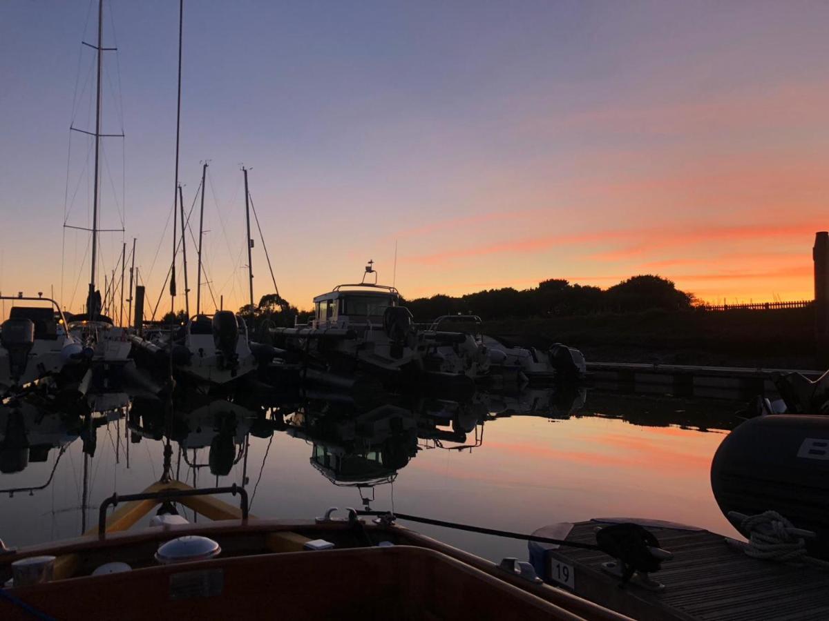 Hoitak Hotel Lymington Bagian luar foto