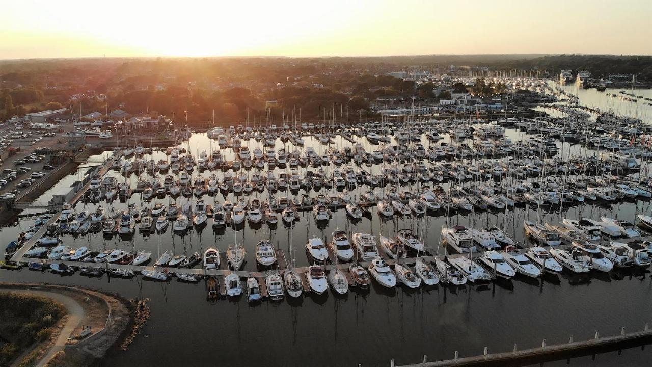 Hoitak Hotel Lymington Bagian luar foto